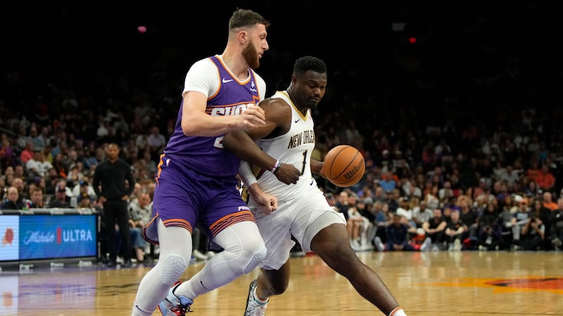 New Orleans Pelicans forward Zion Williamson (1) drives around Phoenix Suns center Jusuf...