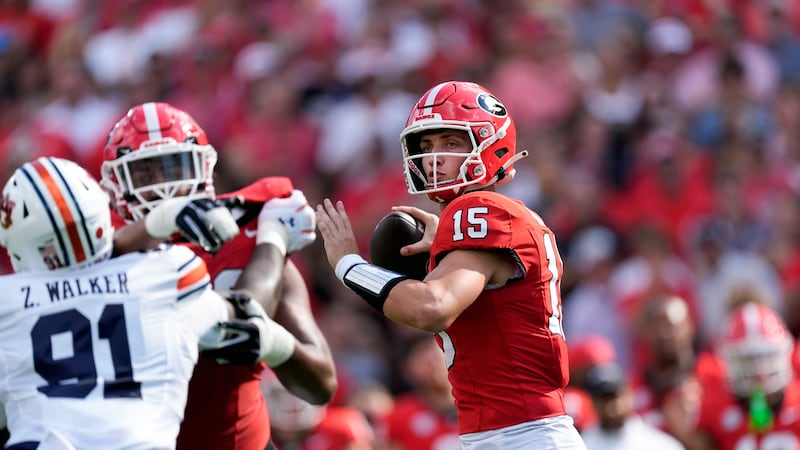 Georgia quarterback Carson Beck (15) throws from the pocket in the first half of an NCAA...